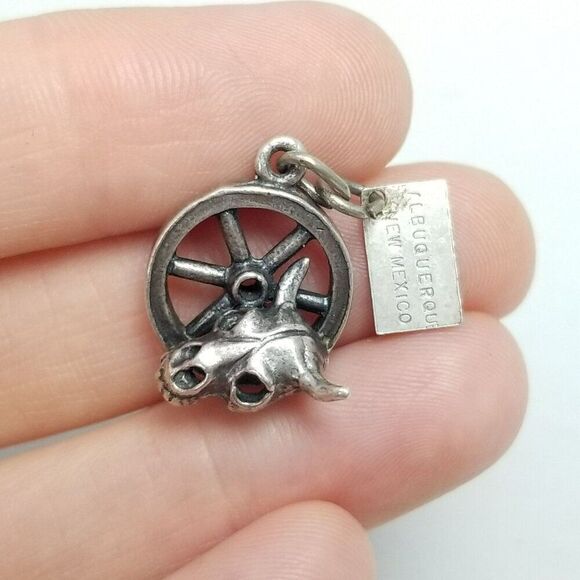 Vintage Sterling Silver Albuquerque New Mexico Skull Wagon Wheel Charm Pendant - Picture 2 of 7